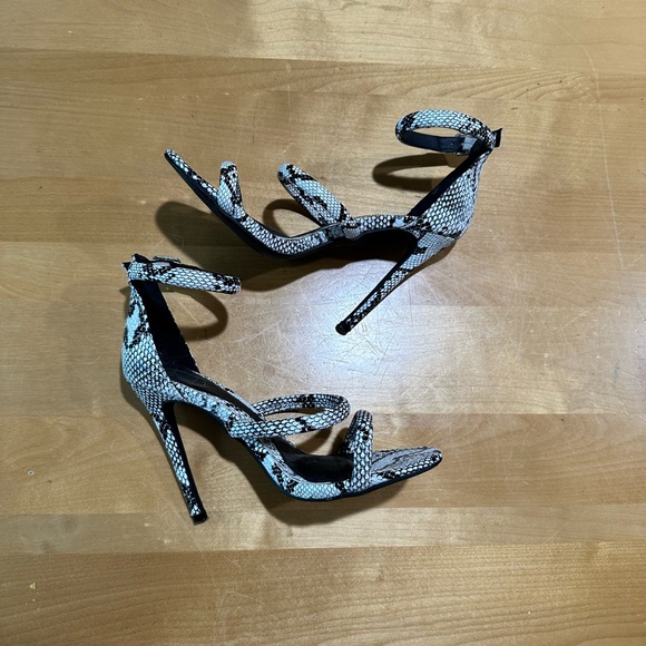 Missguided Snakeskin Strappy Heels Size 6.5 - Picture 6 of 11
